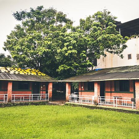 Whispering Peepul Resort Badlapur Bagian luar foto