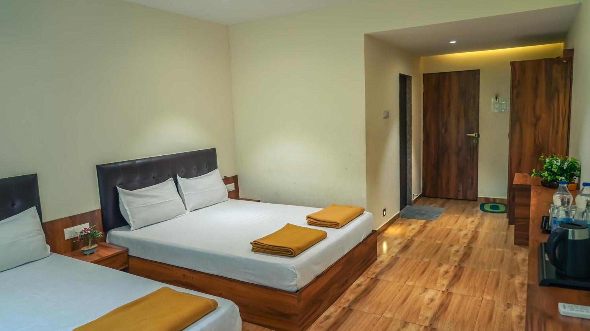 Whispering Peepul Resort Badlapur Bagian luar foto