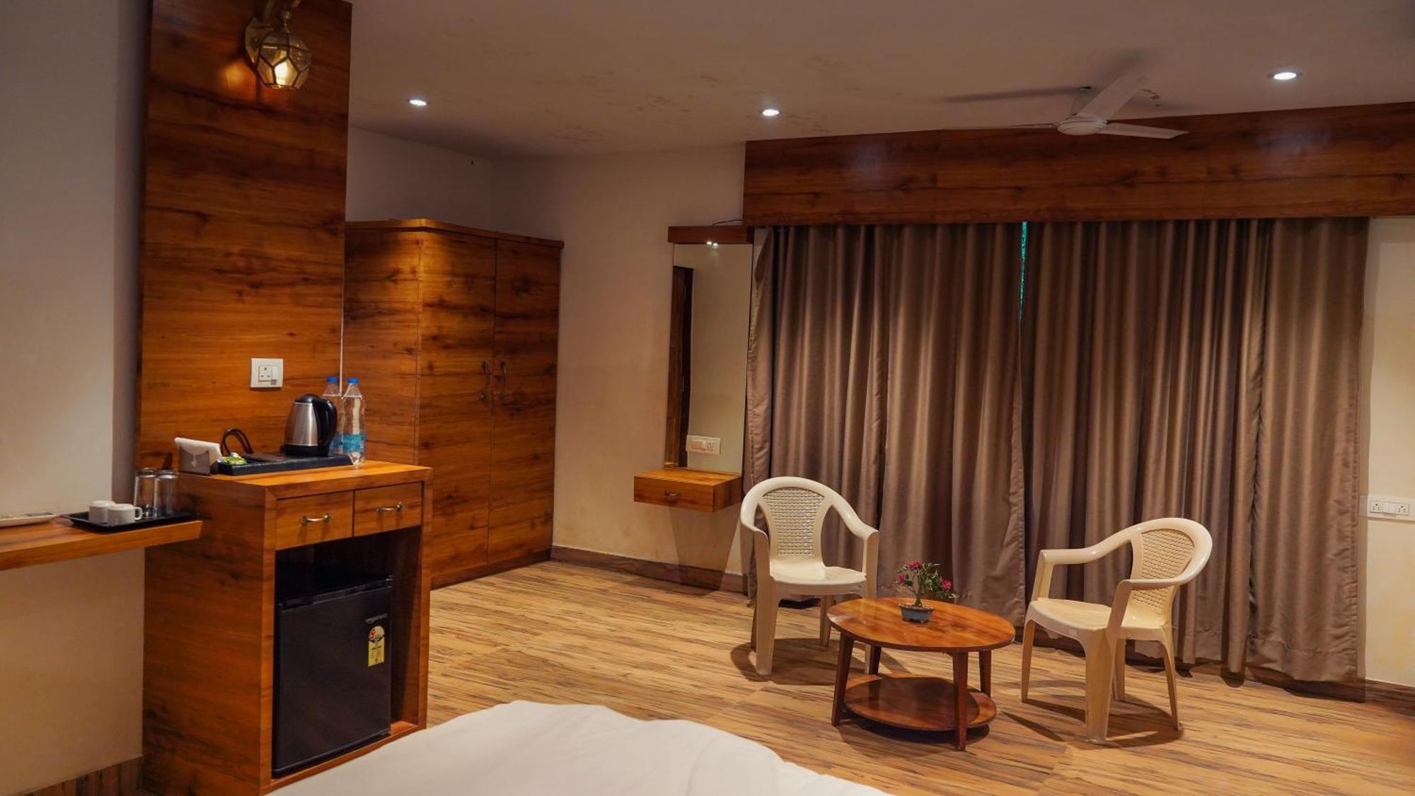 Whispering Peepul Resort Badlapur Bagian luar foto