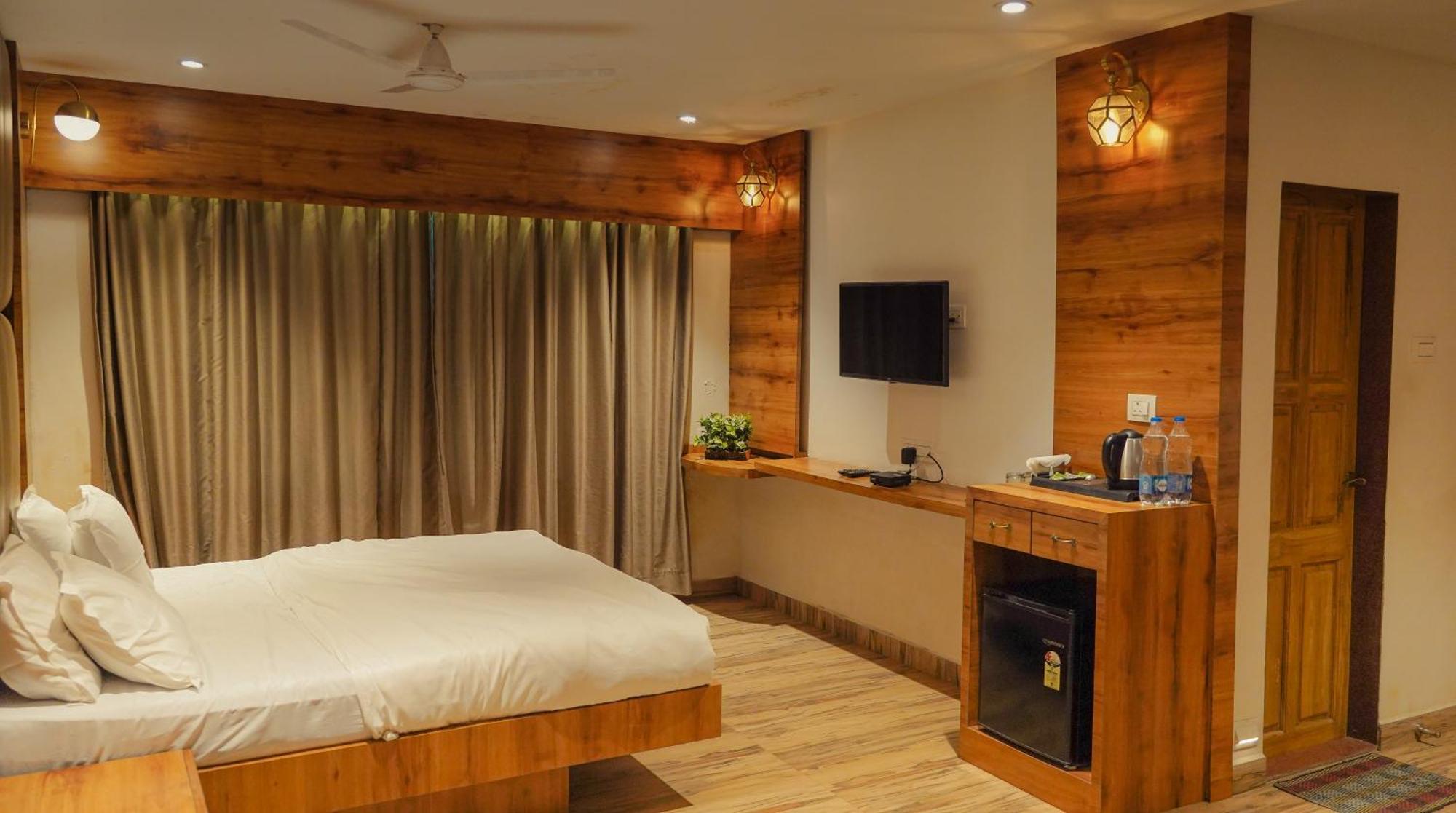 Whispering Peepul Resort Badlapur Bagian luar foto