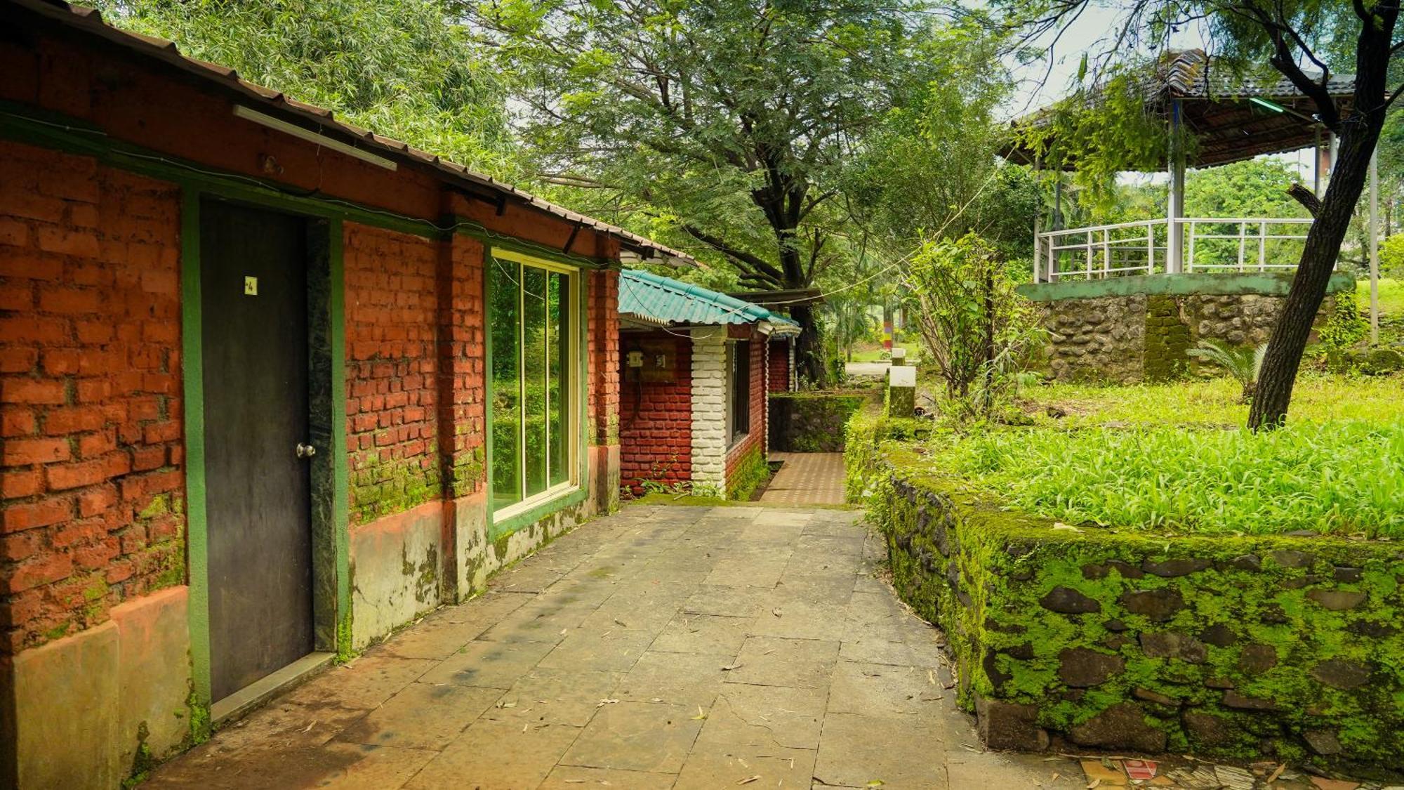 Whispering Peepul Resort Badlapur Bagian luar foto