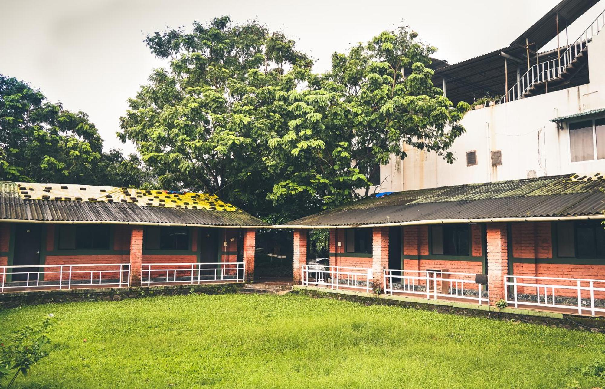 Whispering Peepul Resort Badlapur Bagian luar foto