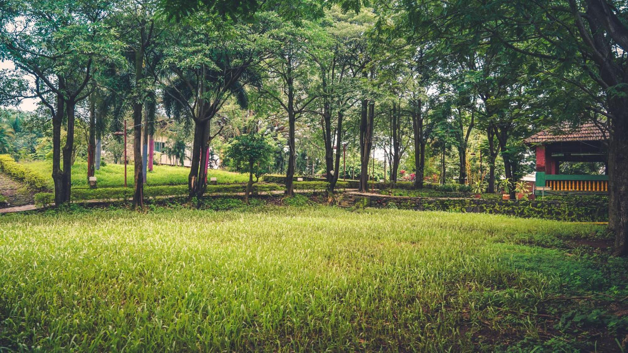 Whispering Peepul Resort Badlapur Bagian luar foto