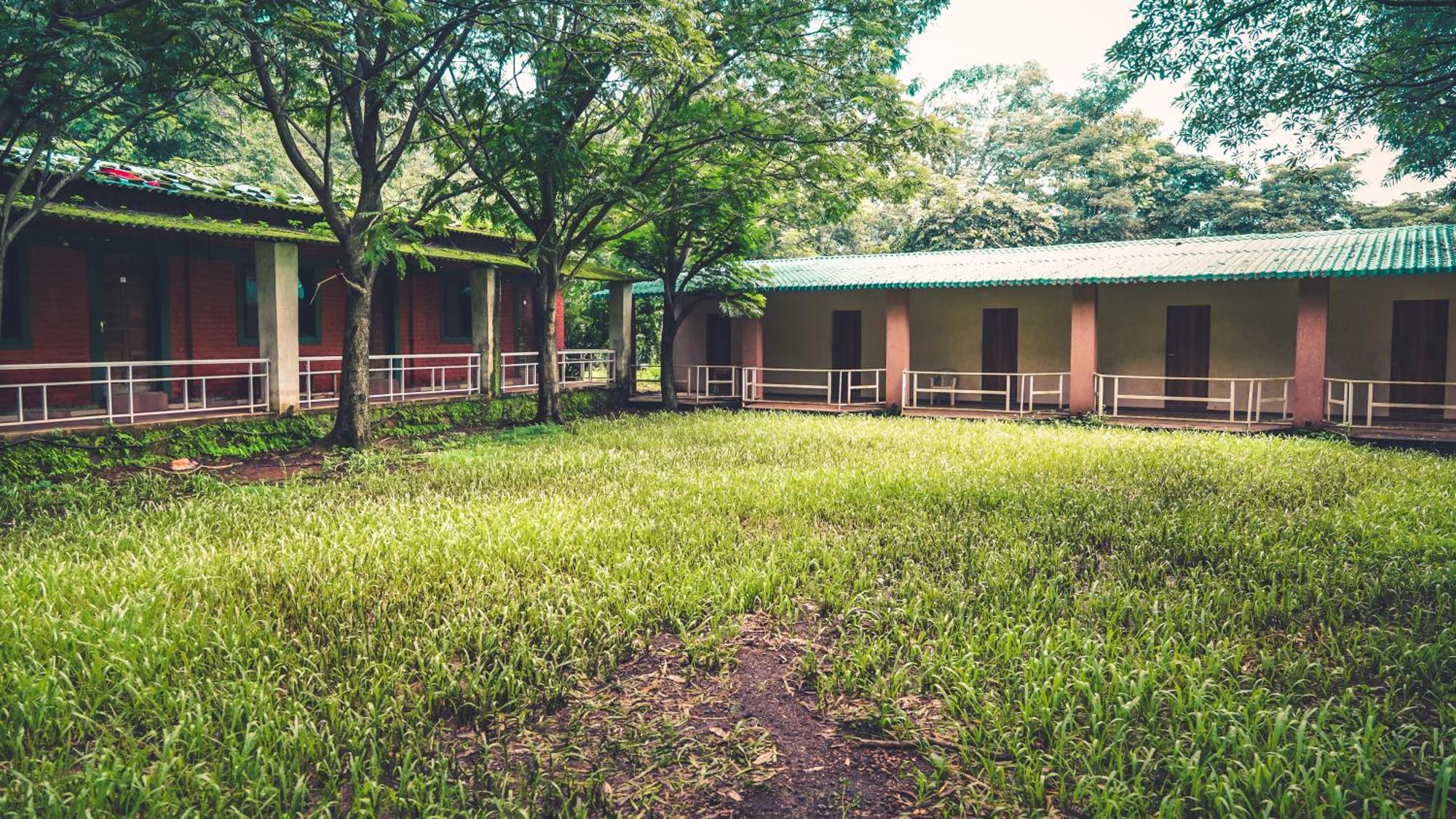 Whispering Peepul Resort Badlapur Bagian luar foto