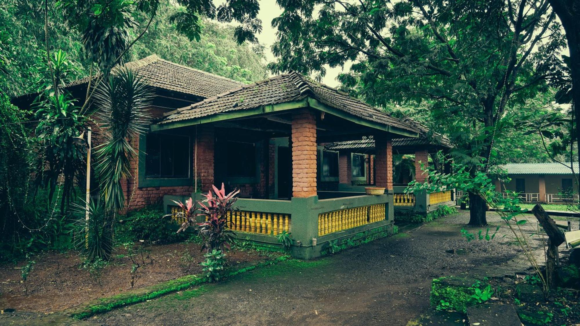 Whispering Peepul Resort Badlapur Bagian luar foto