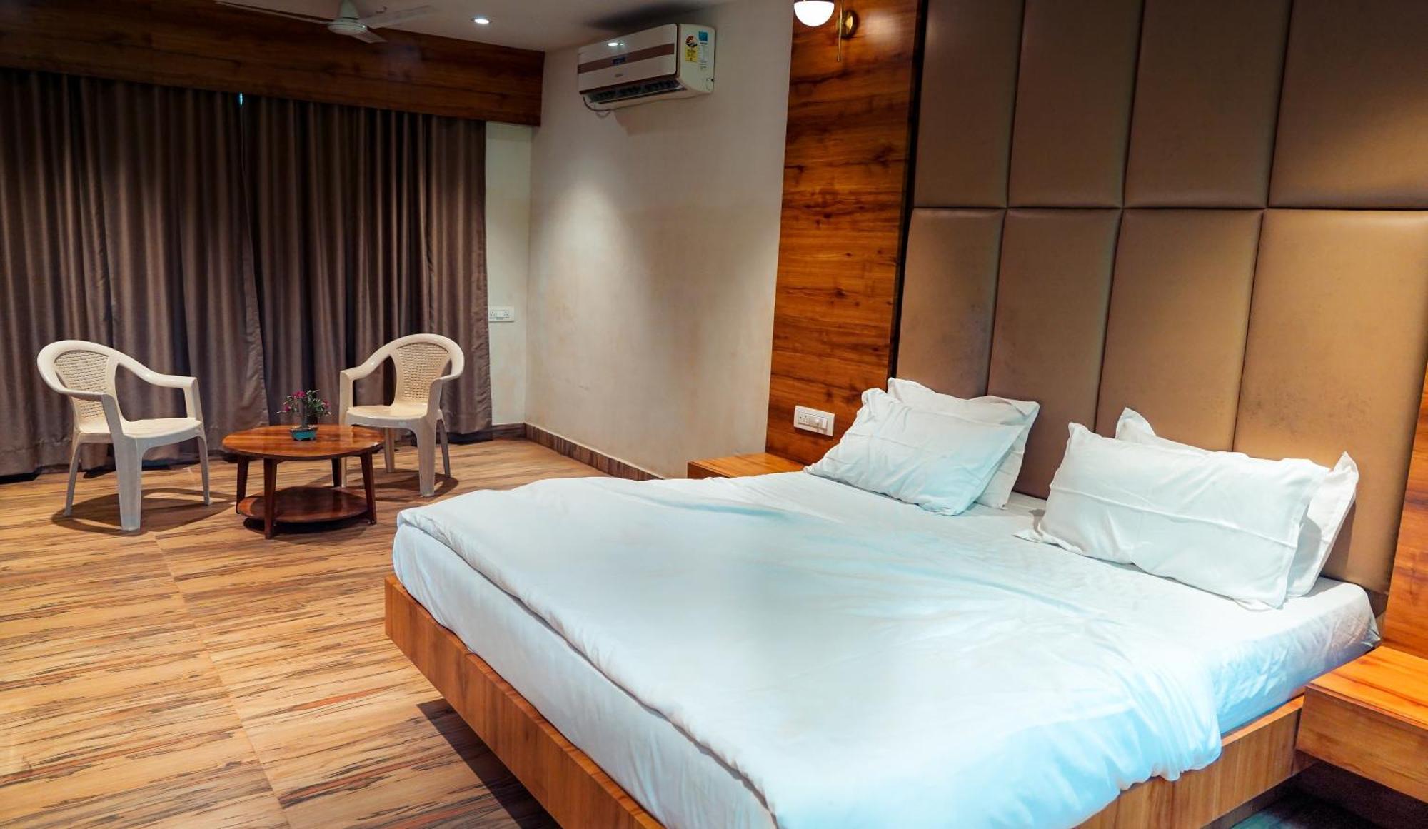 Whispering Peepul Resort Badlapur Bagian luar foto
