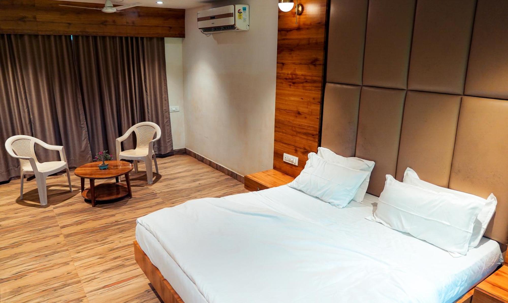 Whispering Peepul Resort Badlapur Bagian luar foto